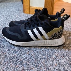 Adidas sneakers size 7 mens fit like 8.5 womens
